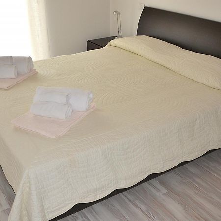 Residenza Alle Torri With Pool Torri Del Benaco Ngoại thất bức ảnh